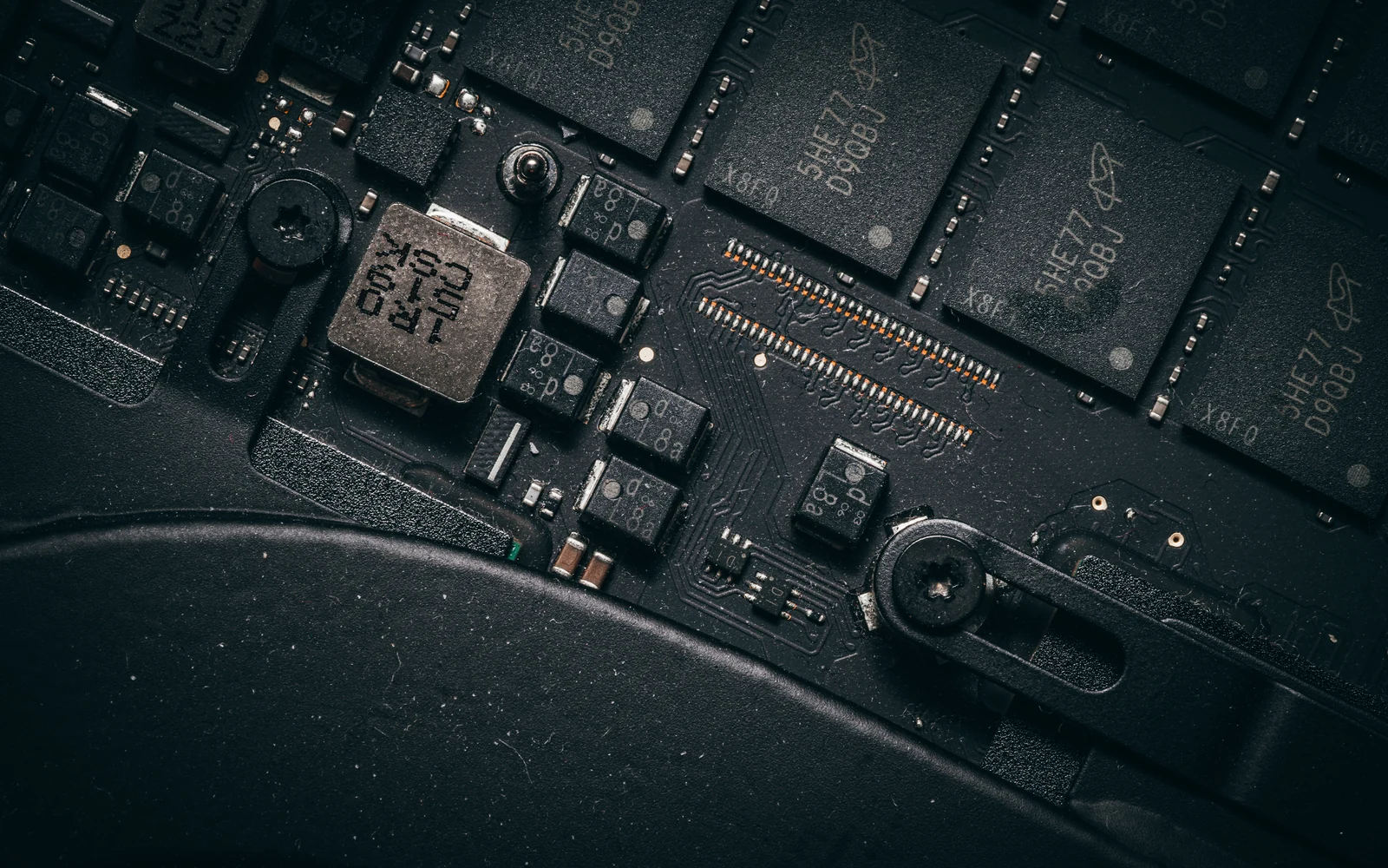 Computer hardware and storage technology relevant to forensic examination